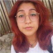 Laureanda in Psicologia del Ciclo di Vita, impartisce lazioni in materie Umanistiche